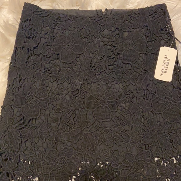 High waisted lace skirt - NWT - Picture 4 of 6